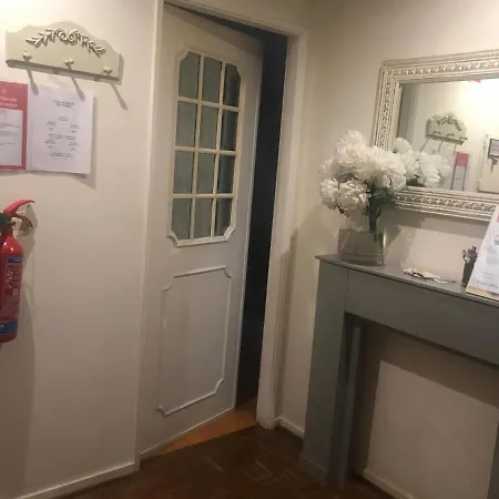 Miguel Torga Гостевой дом Коимбра